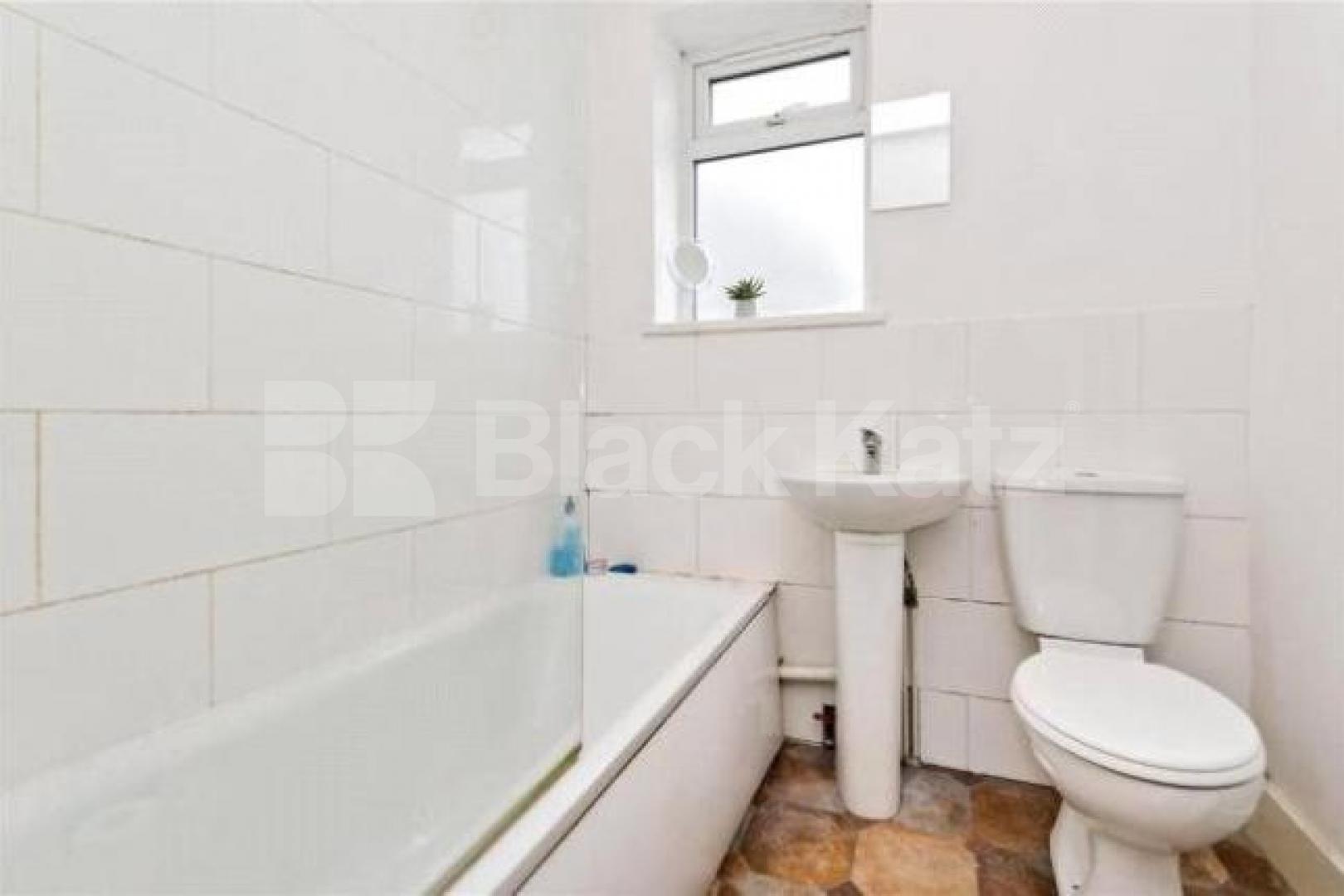			2 Bedroom, 1 bath, 1 reception Apartment			 Mount View Road , FINSBURY PARK-STROUD GREEN 